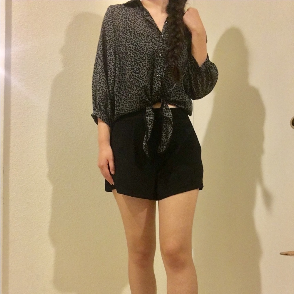 Women's Sheer Gray & Black Cheetah Print Tie Front Long Sleeve Blouse Top - Picture 5 of 5